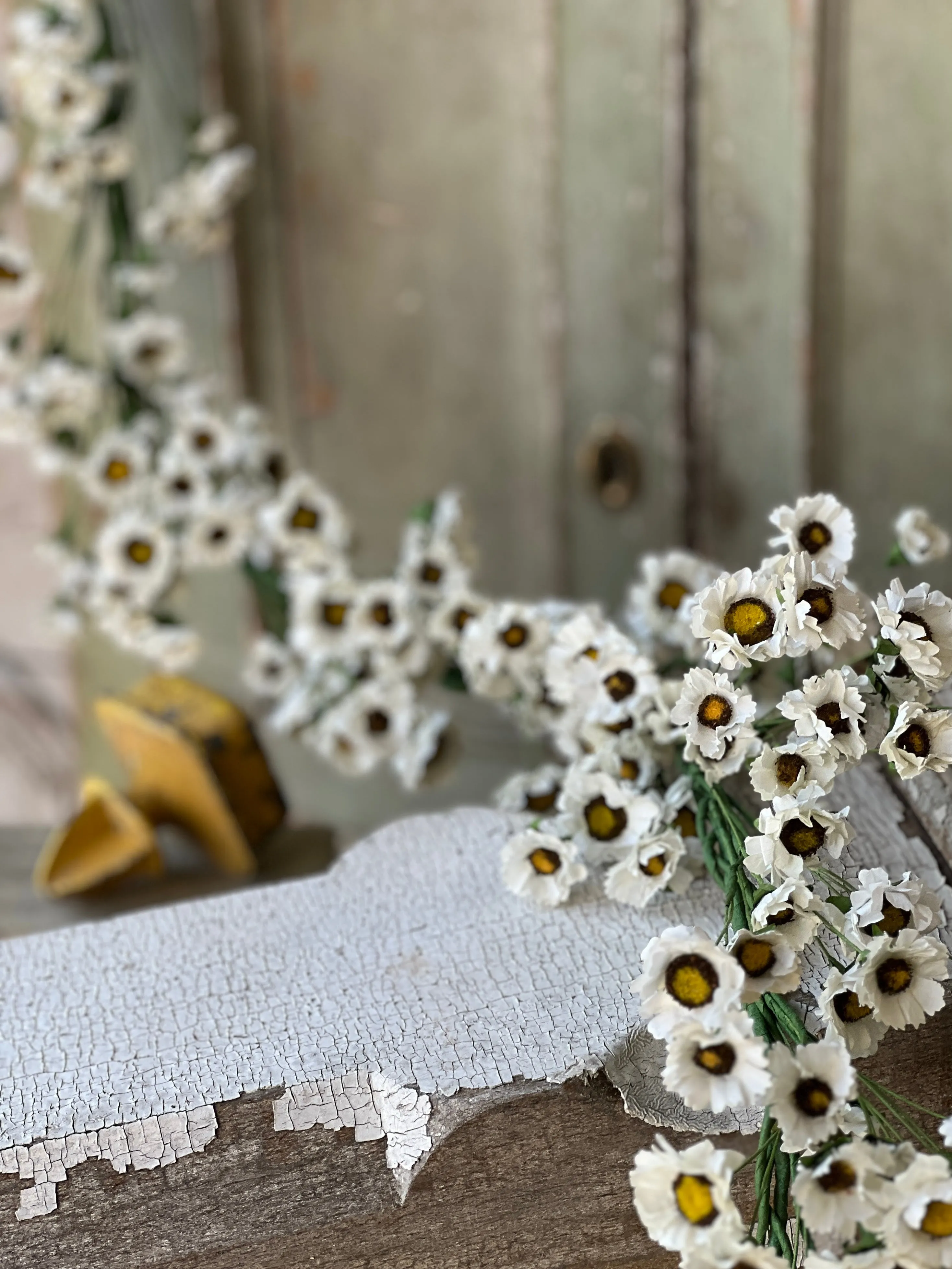 Fairchild Daisy Garland | 6' | NOT CURRENTLY IN STOCK-New For Spring 2025!