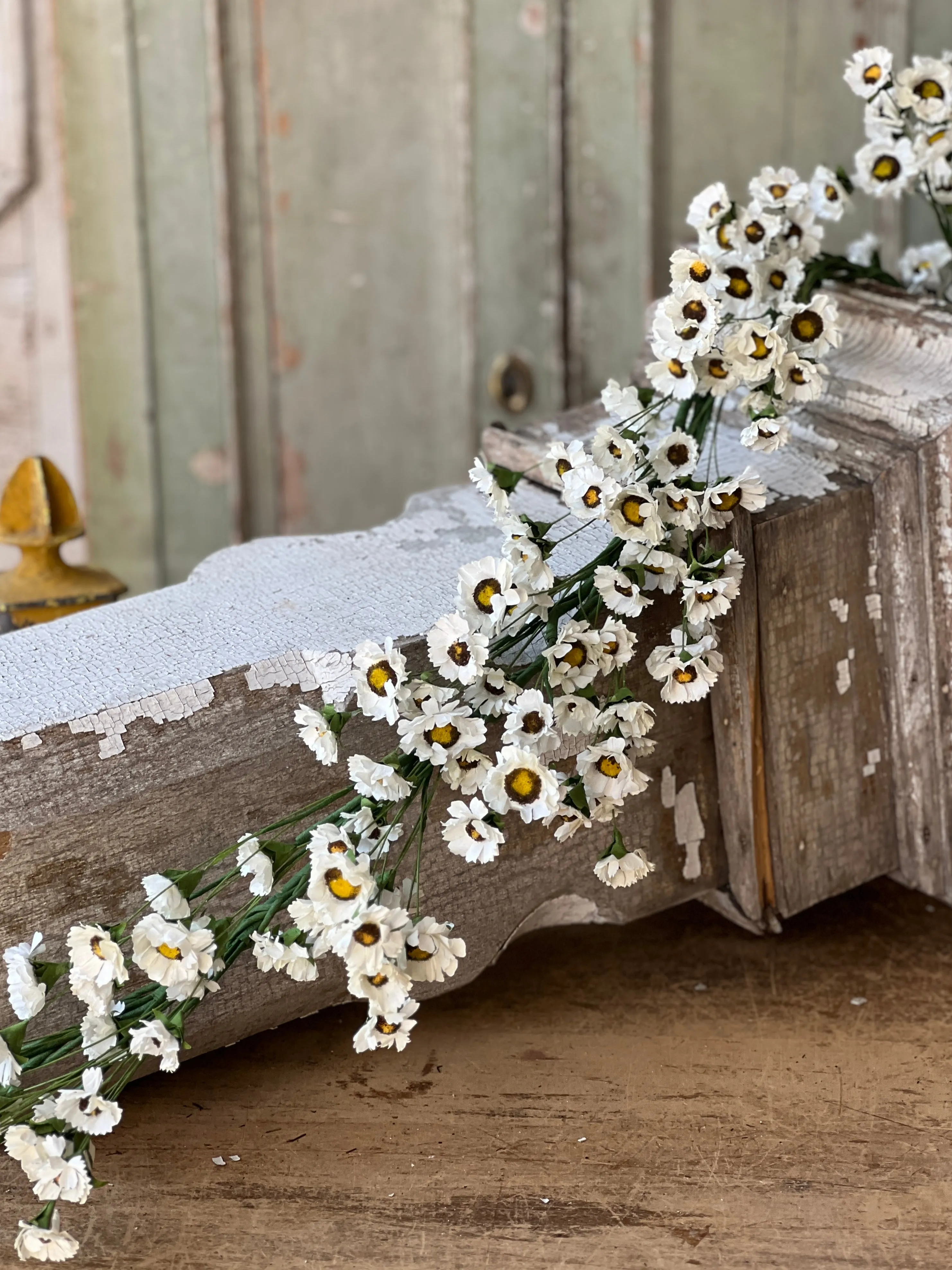 Fairchild Daisy Garland | 6' | NOT CURRENTLY IN STOCK-New For Spring 2025!